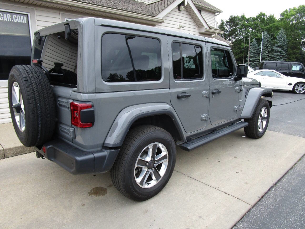Used 2021 Jeep Wrangler Unlimited Sahara w/ Uconnect 4C Nav & Sound Group image 8