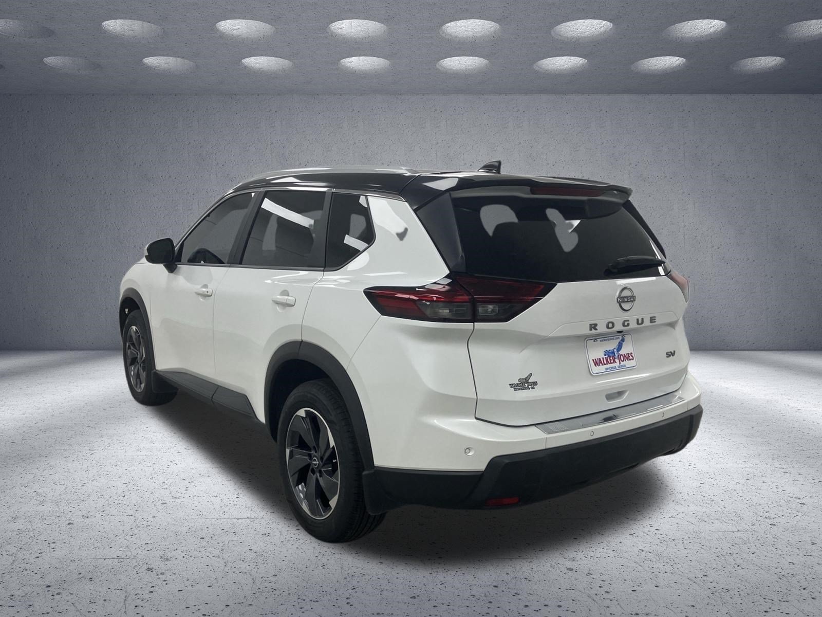 Used 2024 Nissan Rogue SV w/ SV Premium Package FWD image 4