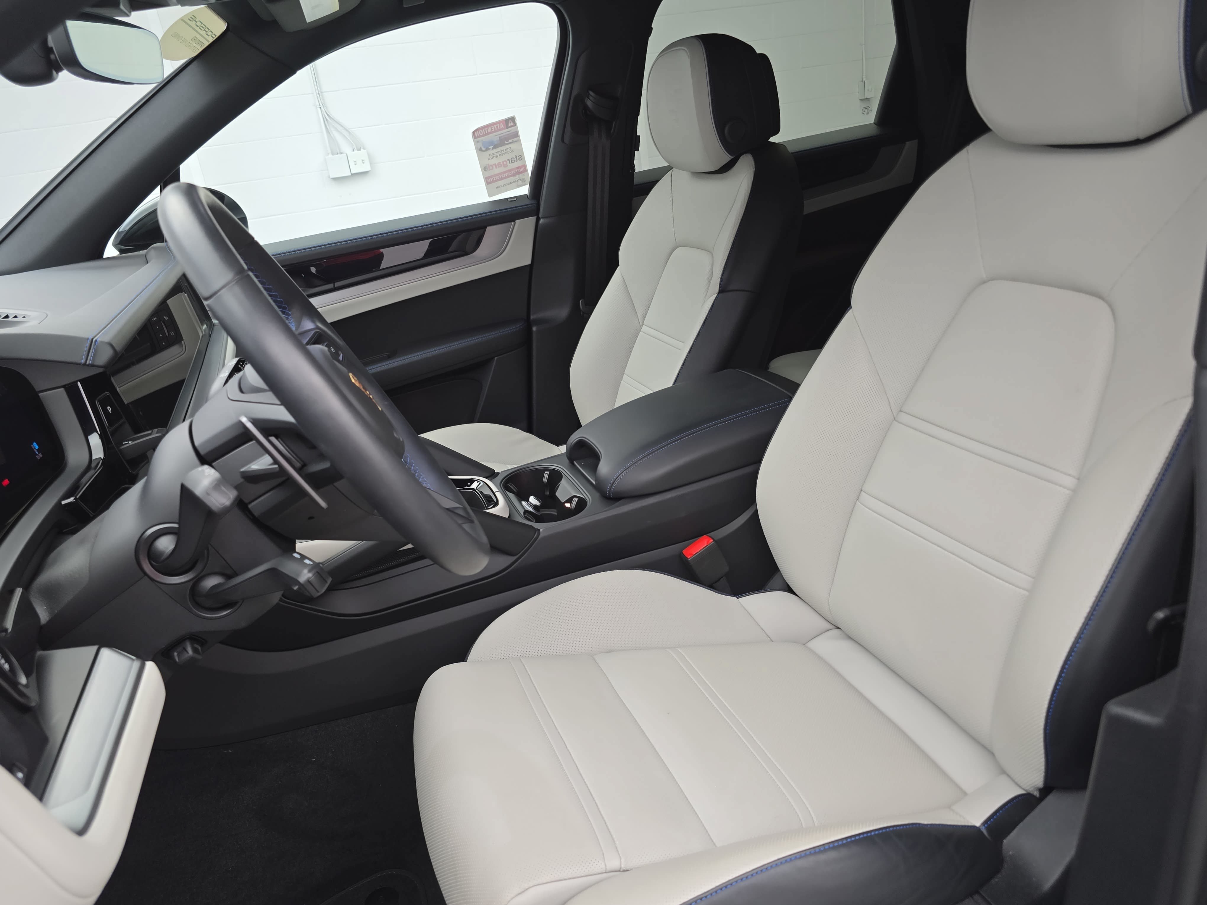 Certified 2026 Porsche Cayenne E-Hybrid AWD/4WD image 5