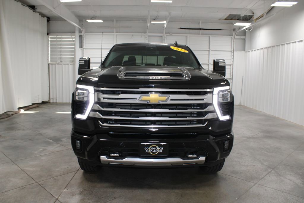 Used 2024 Chevrolet Silverado 2500 High Country image 2