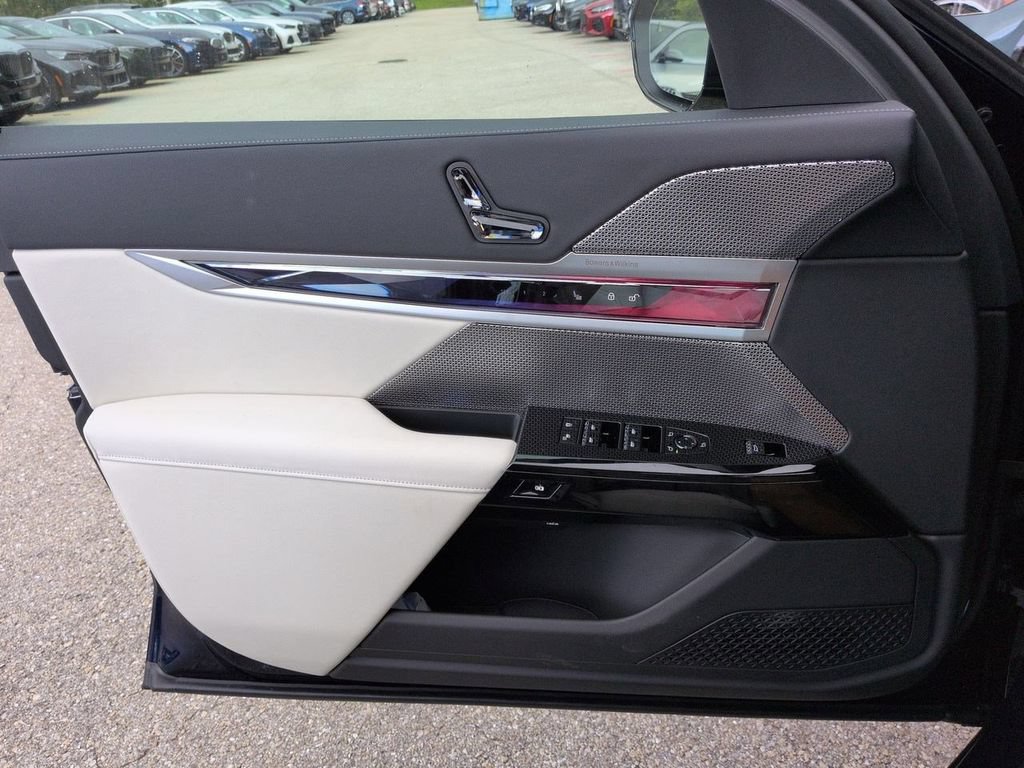 New 2026 BMW i7 xDrive60 w/ Executive Package AWD/4WD image 30