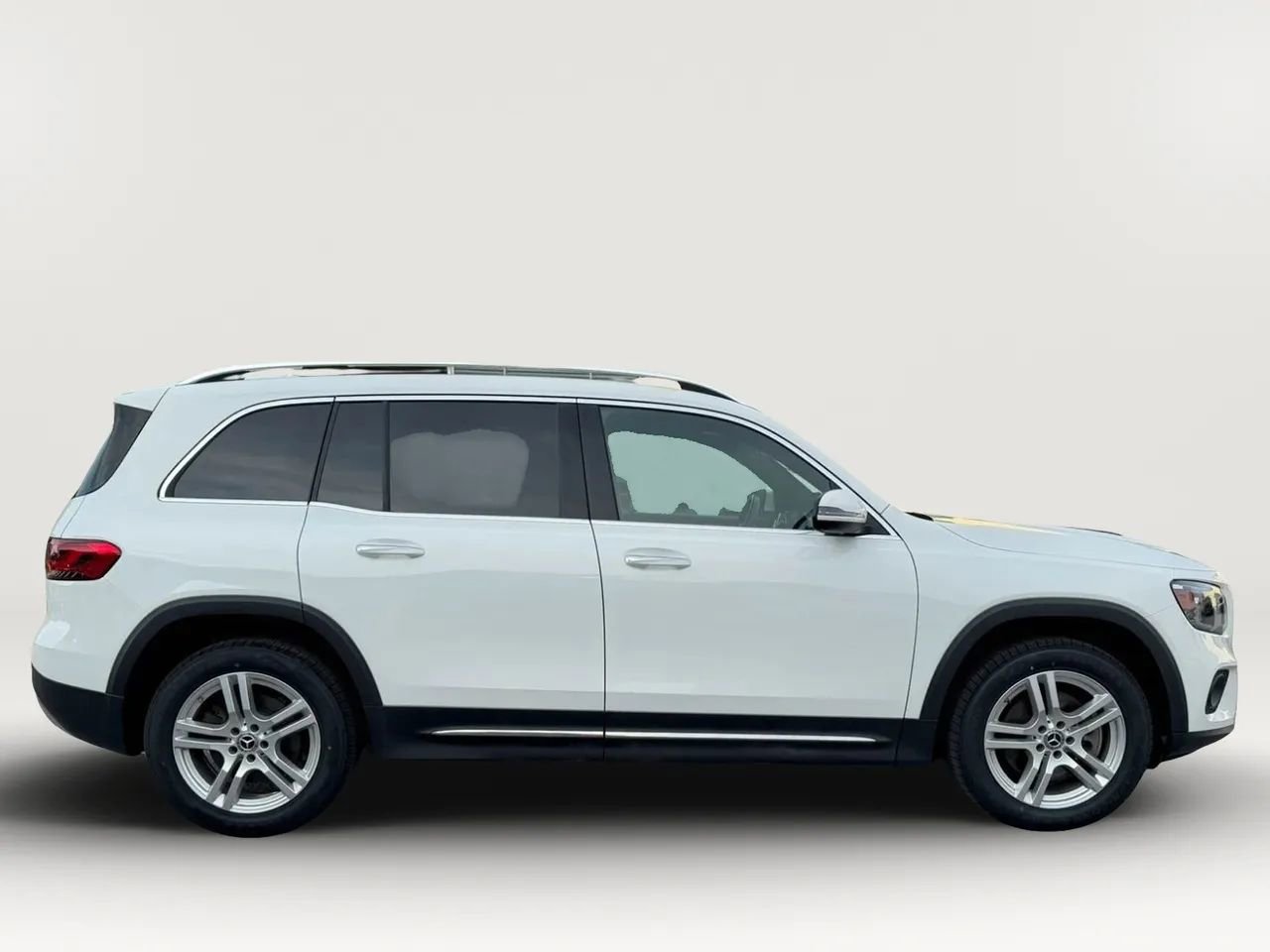 Used 2022 Mercedes-Benz GLB 250 4MATIC w/ Premium Package Lite image 8