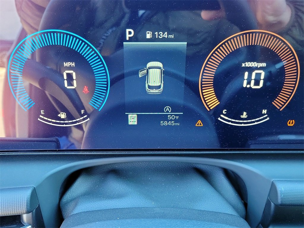 Used 2025 Hyundai Tucson SE image 24