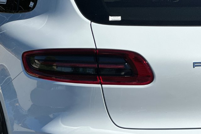 Used 2017 Porsche Macan Turbo AWD/4WD image 25