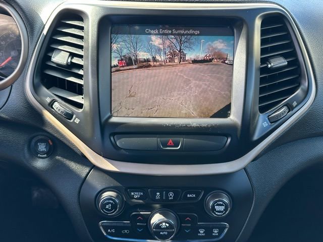 Used 2015 Jeep Cherokee Limited image 34