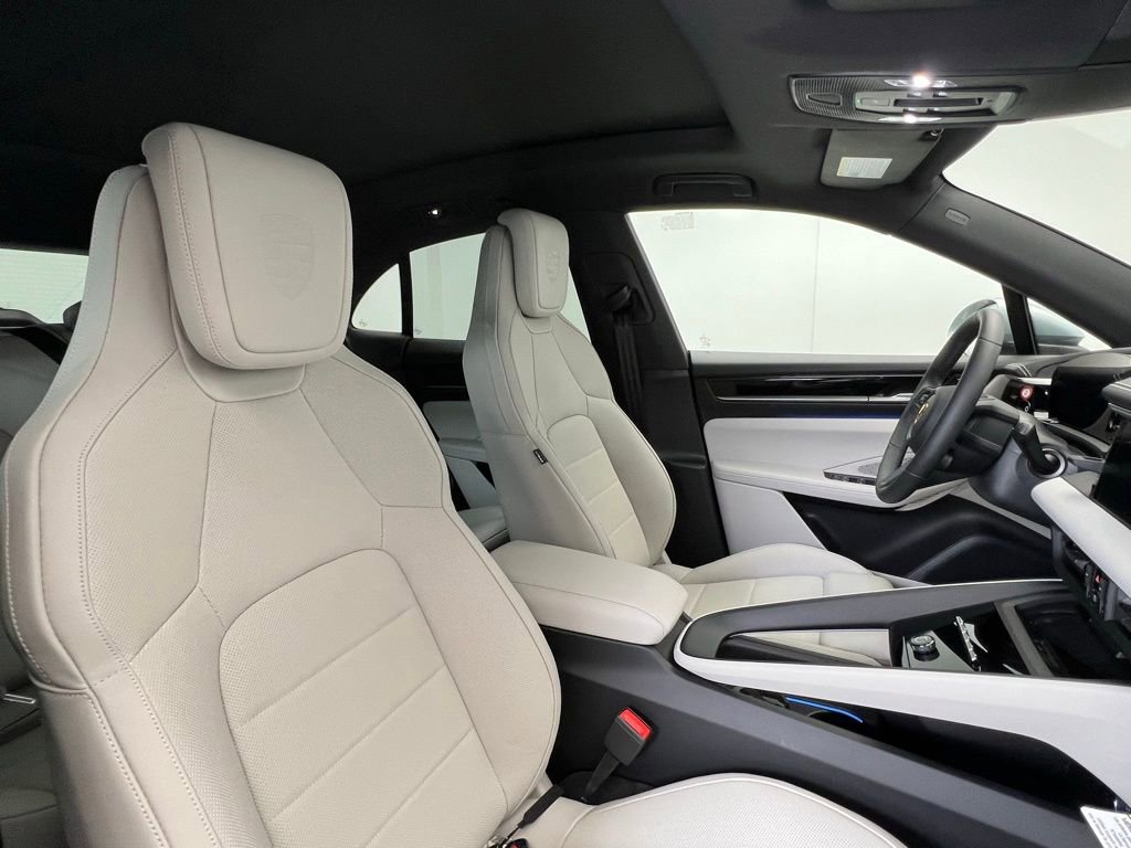 New 2025 Porsche Macan Electric image 18