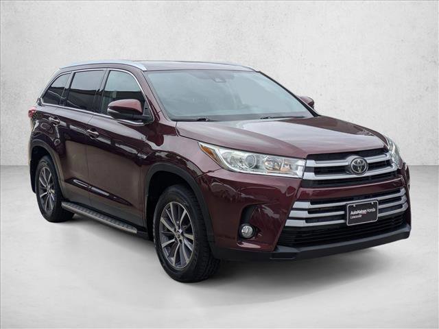 Used 2019 Toyota Highlander XLE FWD image 3