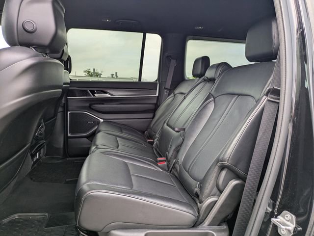 Used 2024 Jeep Wagoneer L Series II w/ Flexible Seating Group RWD image 15