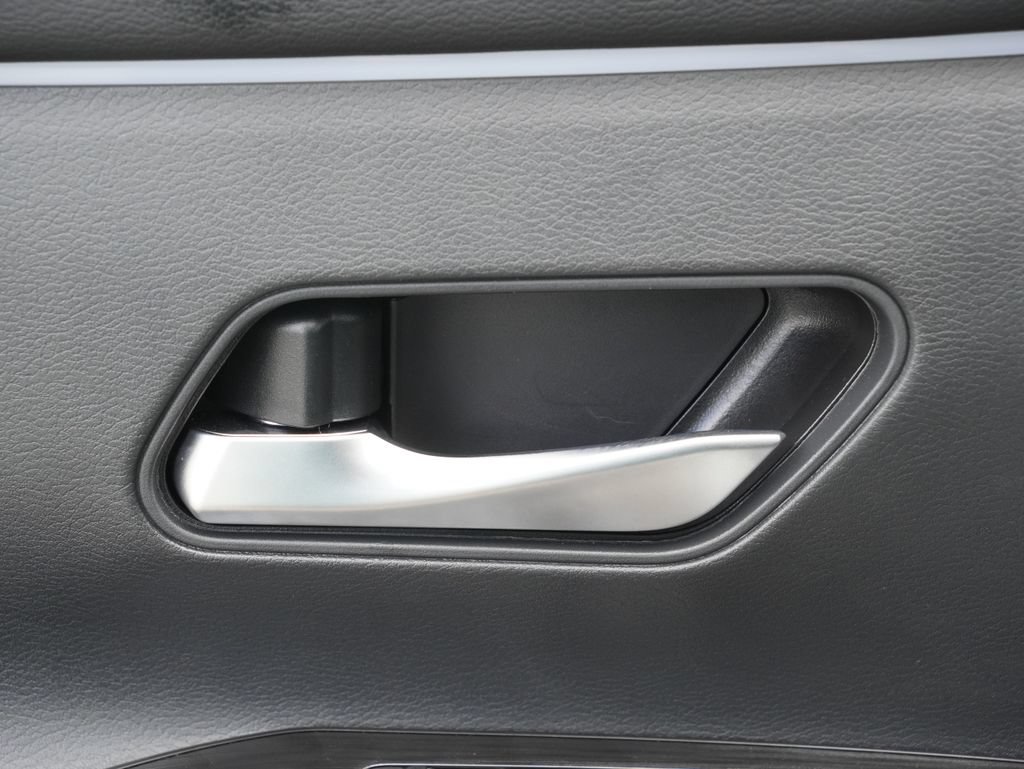 New 2026 Nissan Kicks SR FWD image 8