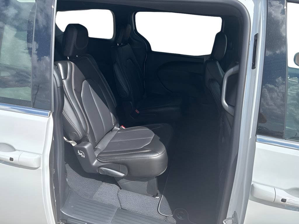 New 2027 Chrysler Pacifica Select AWD/4WD image 11