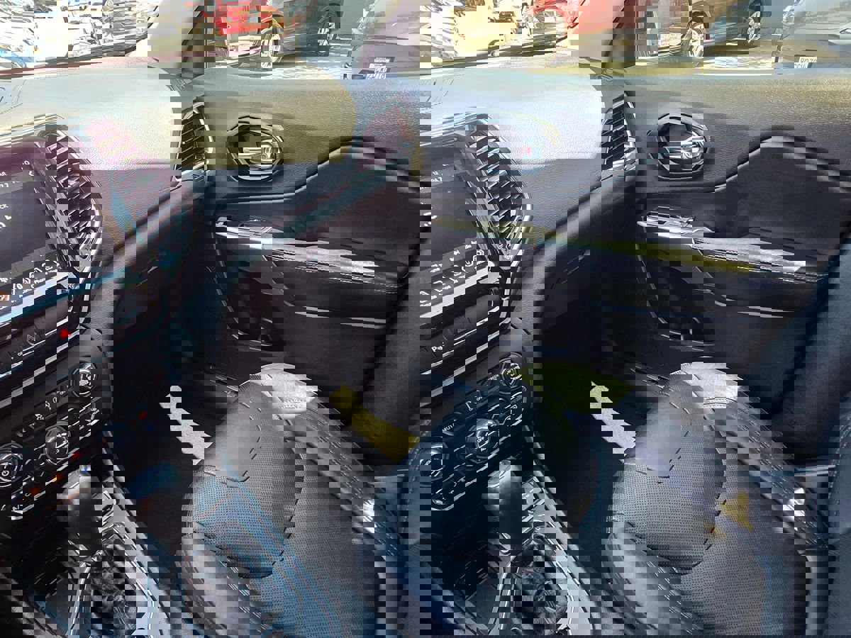 Used 2020 Jeep Cherokee Limited image 48