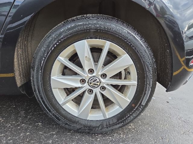 Used 2019 Volkswagen Golf S FWD image 23