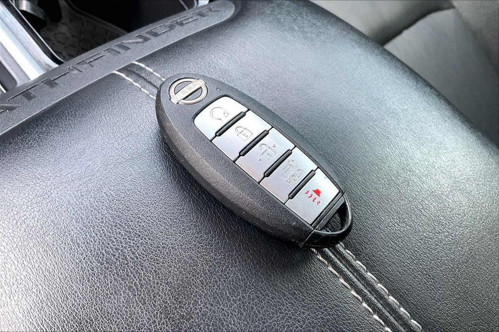Used 2022 Nissan Pathfinder SL FWD image 33