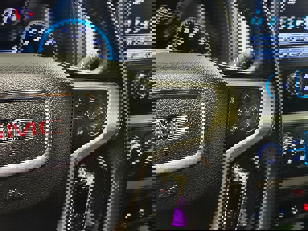 Used 2018 GMC Canyon SLT w/ Driver Alert Package image 16