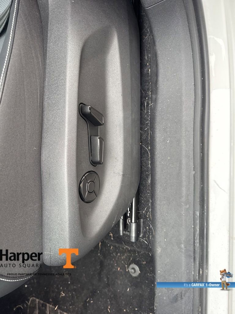 Used 2025 Volkswagen Tiguan SE R-Line image 18