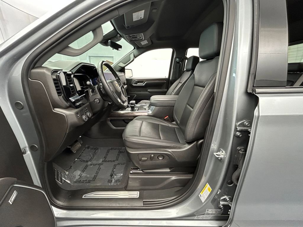Used 2025 Chevrolet Silverado 1500 LTZ w/ Technology Package RWD image 12