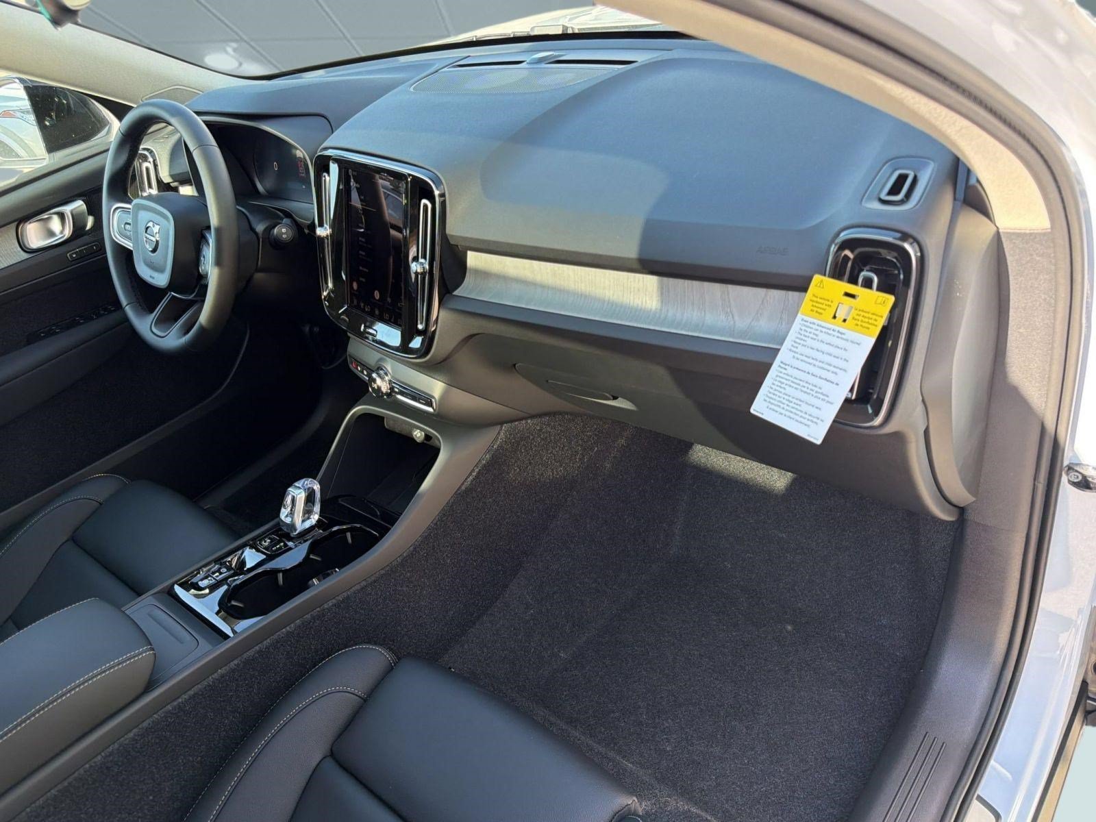 New 2026 Volvo XC40 B5 Plus w/ Protection Package Premier AWD/4WD image 31