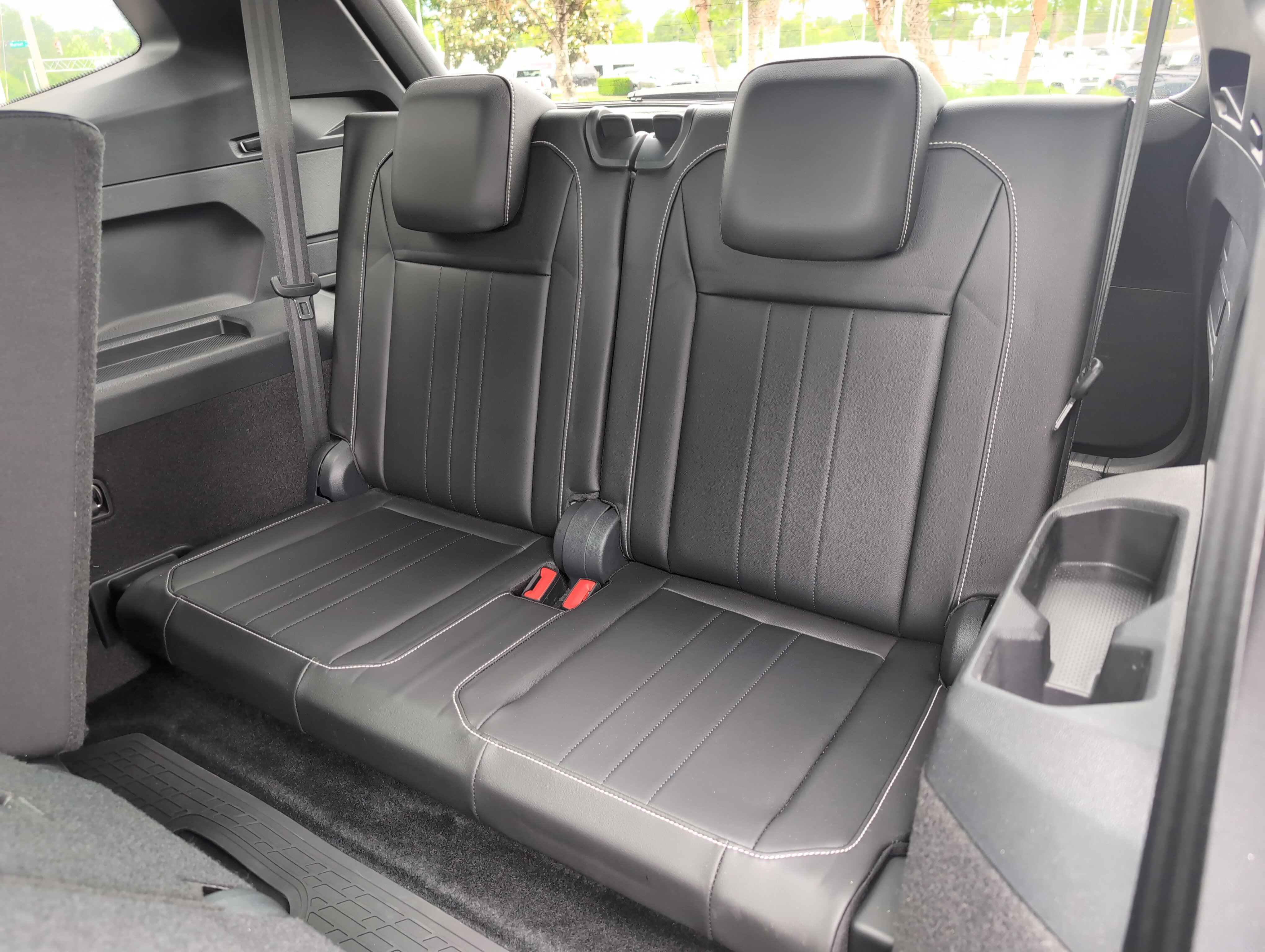 Used 2024 Volkswagen Tiguan SE R-Line FWD image 30