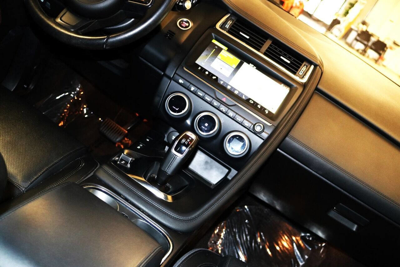 Used 2020 Jaguar E-PACE SE image 21