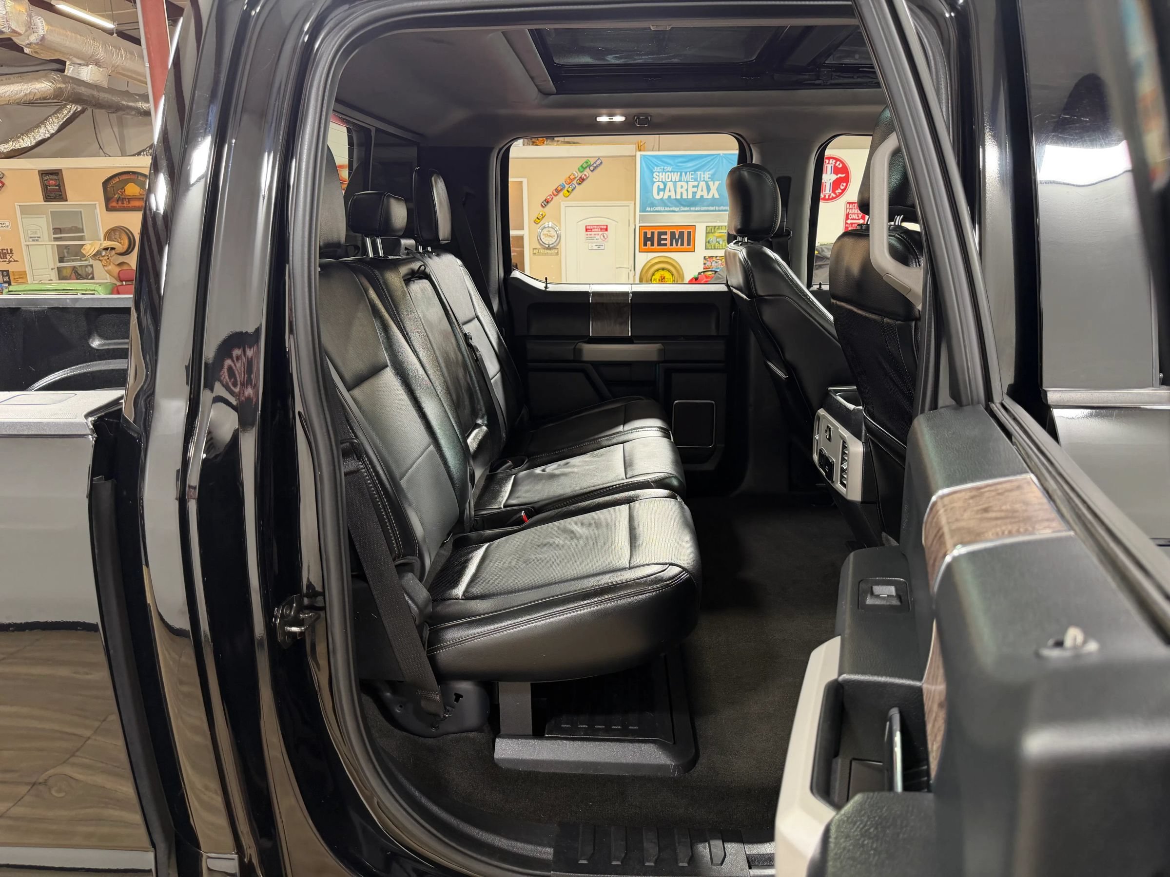 Used 2017 Ford F250 Lariat w/ Lariat Ultimate Package AWD/4WD image 19