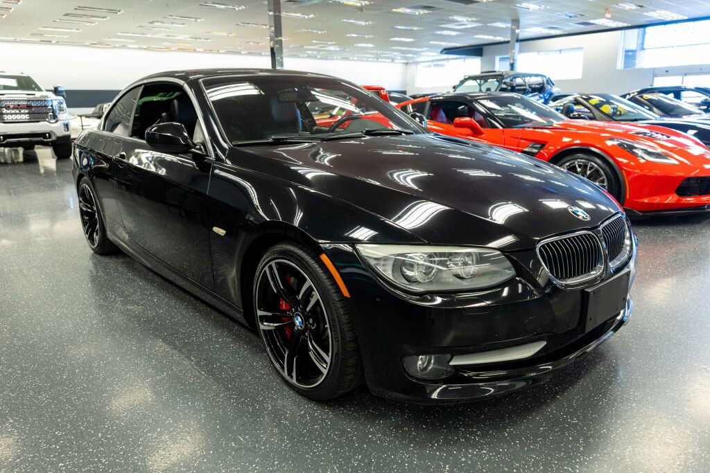 Used 2011 BMW 335i Convertible image 3
