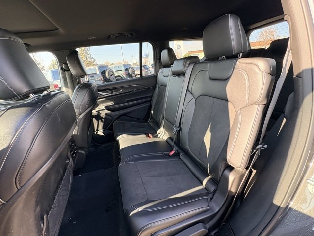 Used 2023 Jeep Grand Cherokee L Laredo image 8