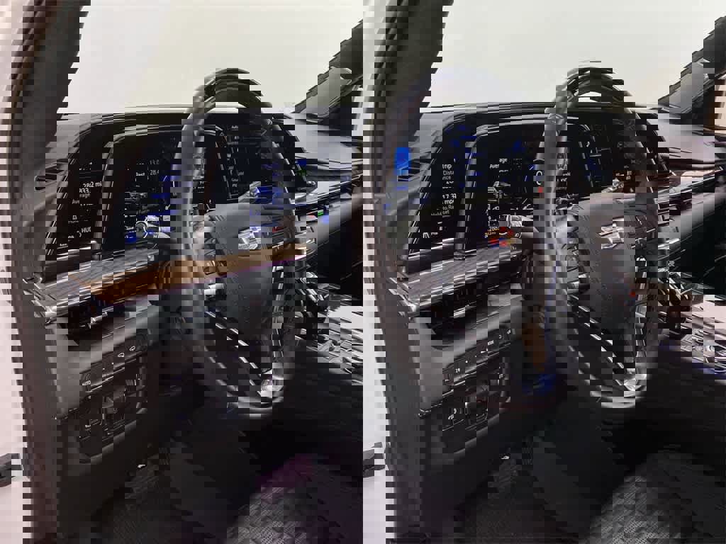 Certified 2024 Cadillac Escalade Premium Luxury Platinum image 2