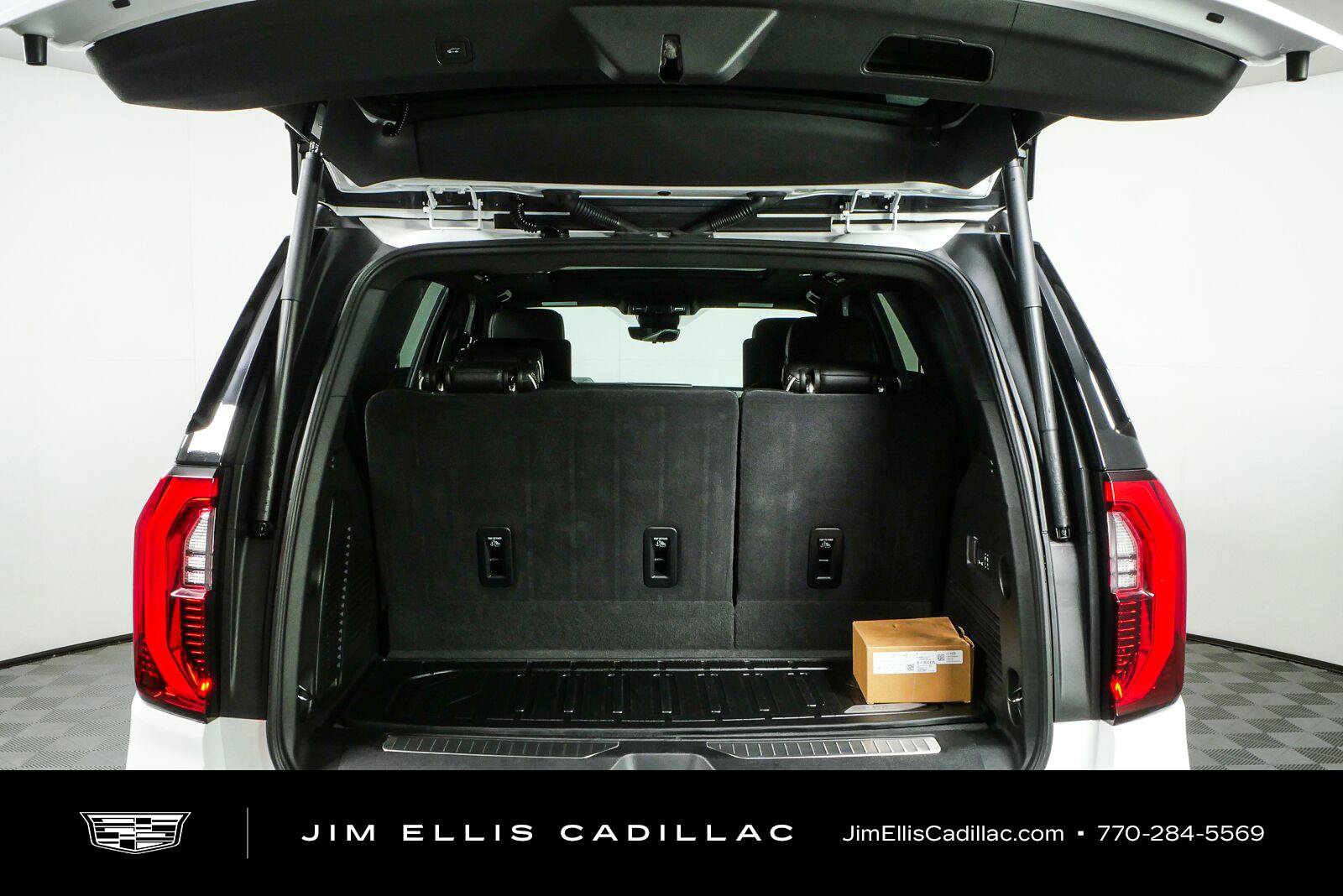 Used 2025 GMC Yukon AT4 Ultimate w/ LPO, Floor Liner Package AWD/4WD image 33