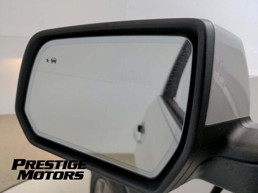Used 2017 GMC Acadia SLT FWD image 16