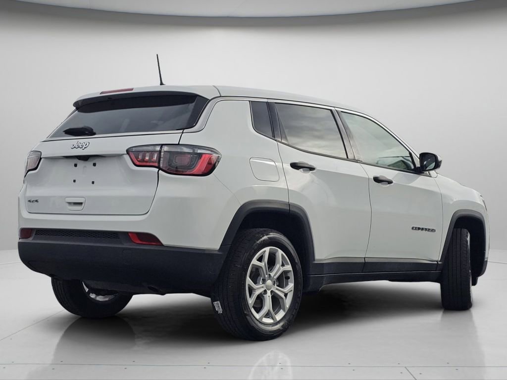 Used 2024 Jeep Compass Sport image 23
