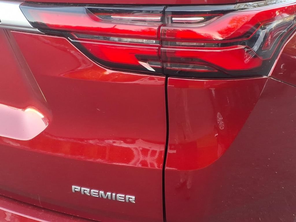 Certified 2022 Chevrolet Traverse Premier w/ LPO, Cargo Package AWD/4WD image 5