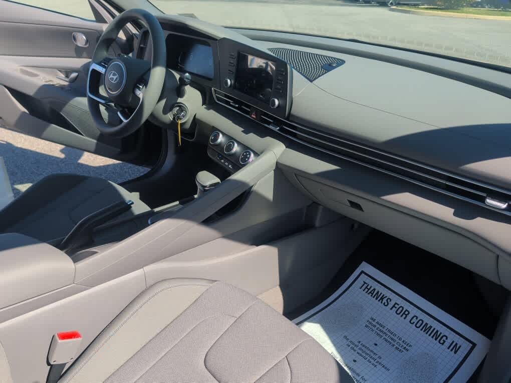 New 2026 Hyundai Elantra SE FWD image 22