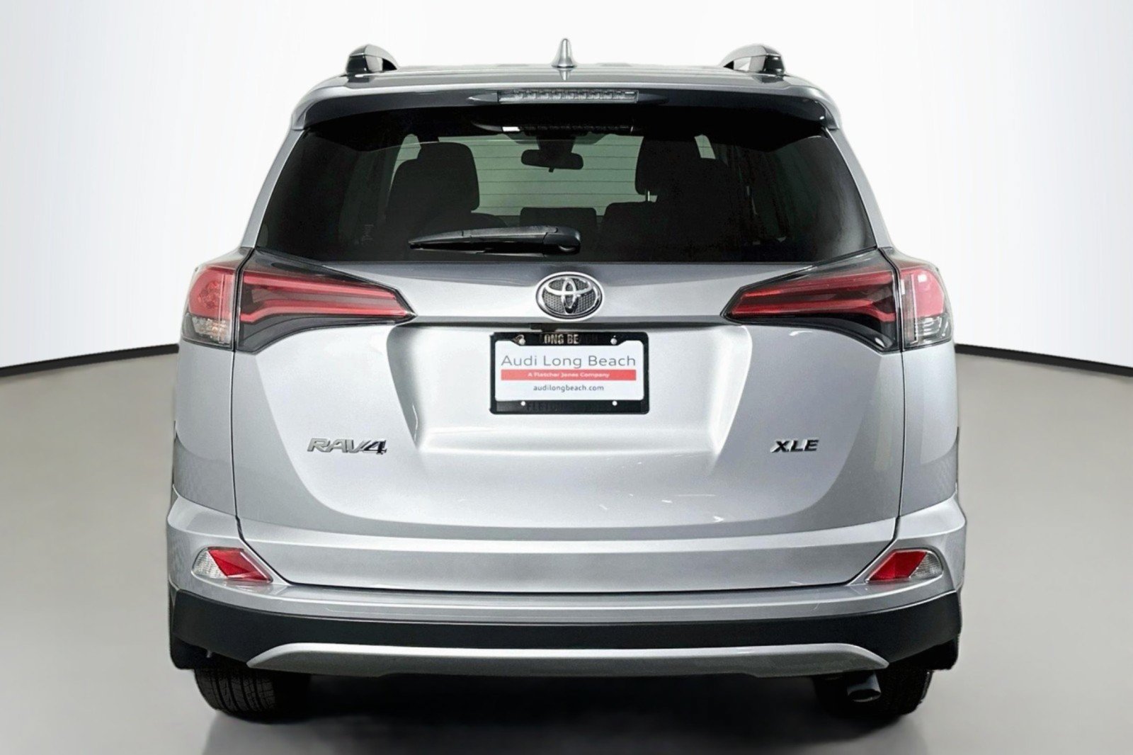Used 2018 Toyota RAV4 XLE w/ Plus Extra Value Package FWD image 3
