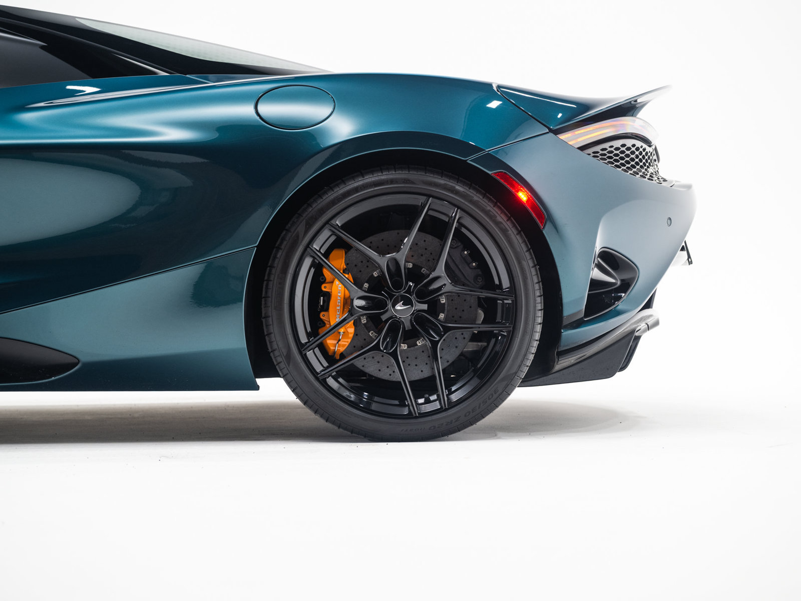 Used 2024 McLaren 750S Spider RWD image 11