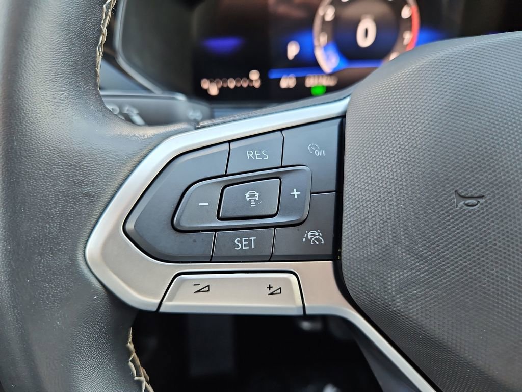 Used 2024 Volkswagen Taos SE image 11