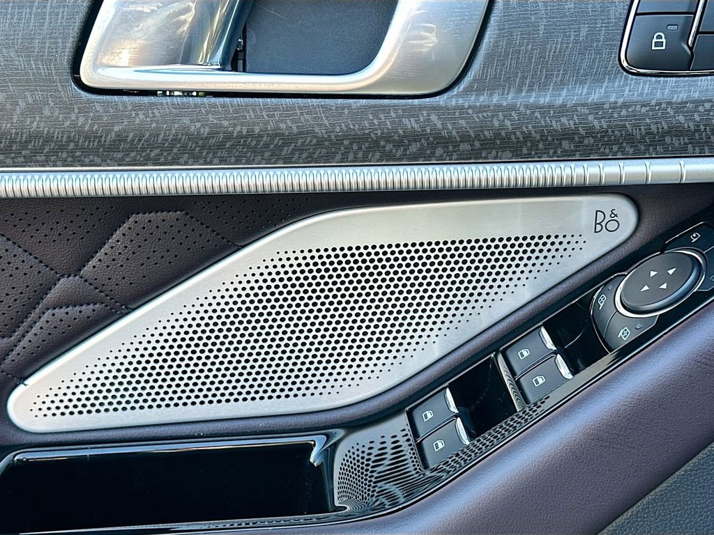 Used 2025 Ford Explorer Platinum w/ Ultimate Package image 19