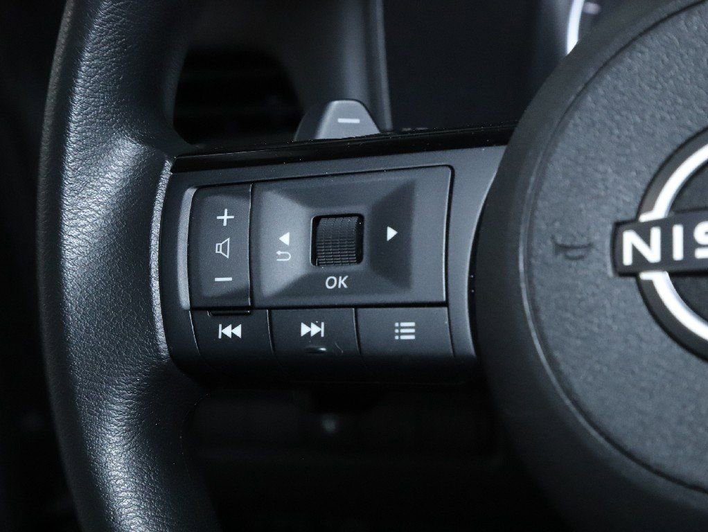 Used 2023 Nissan Rogue SV image 21