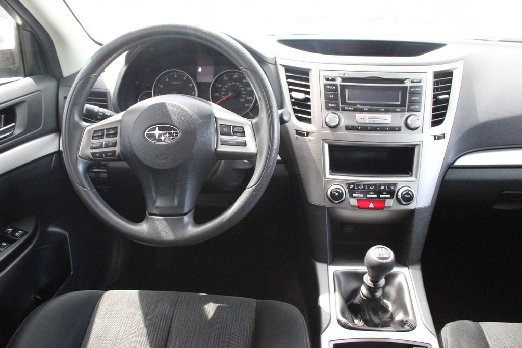 Used 2013 Subaru Outback 2.5i AWD/4WD image 2