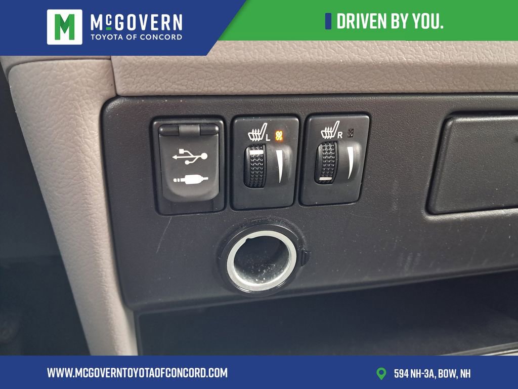 Used 2015 Toyota Sienna XLE w/ XLE Navigation Package FWD image 27