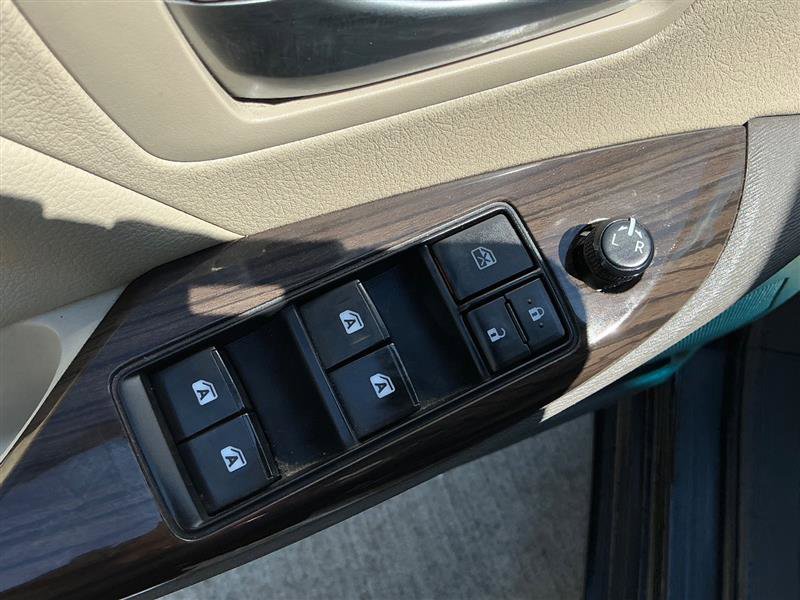 Used 2016 Toyota Sienna XLE w/ XLE Navigation Package image 28