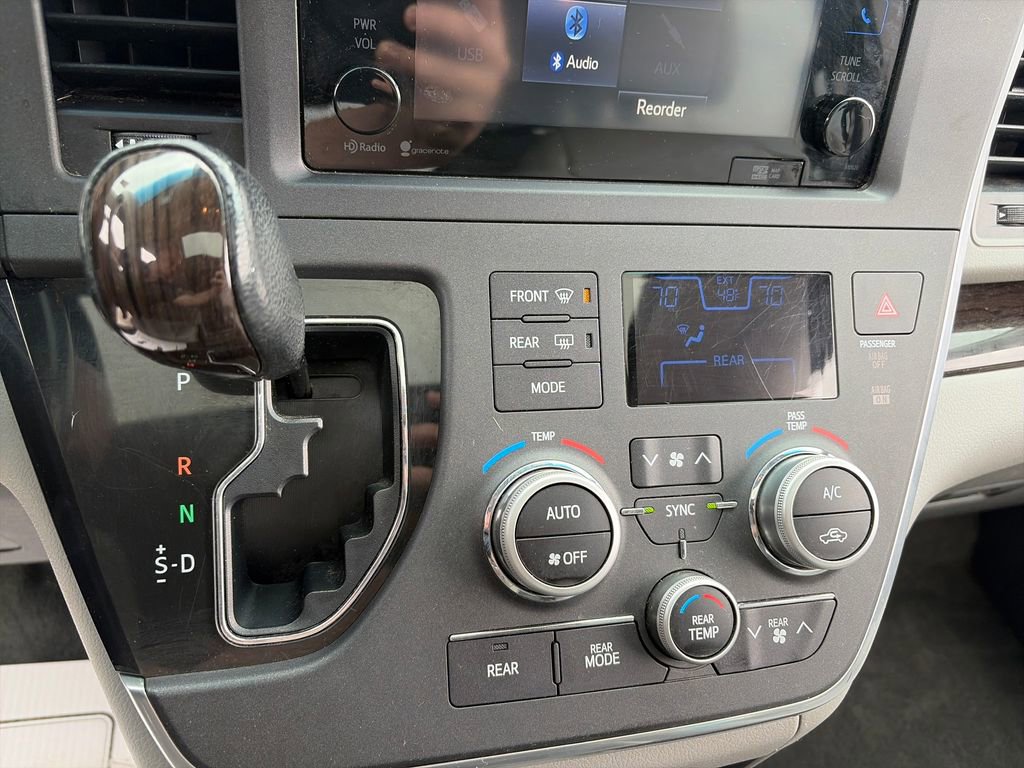 Used 2015 Toyota Sienna XLE w/ XLE Navigation Package FWD image 20