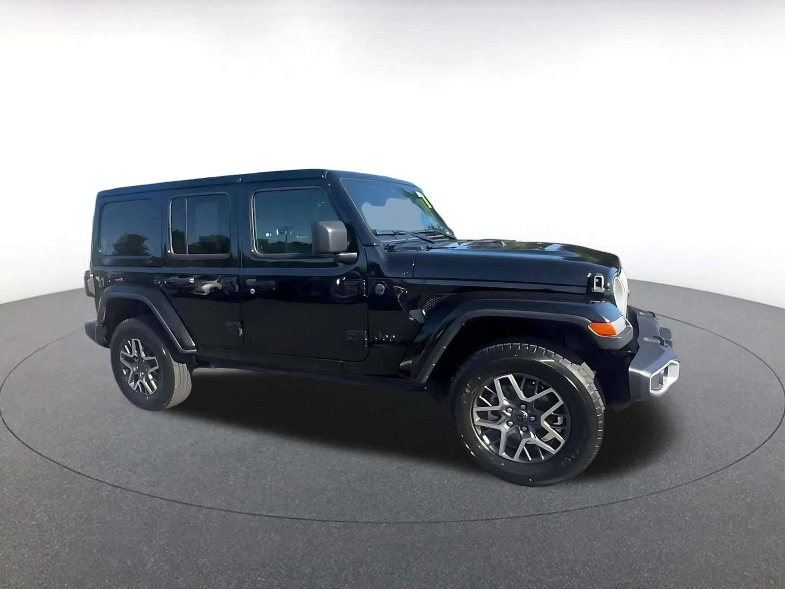 Used 2025 Jeep Wrangler Unlimited Sahara AWD/4WD image 2