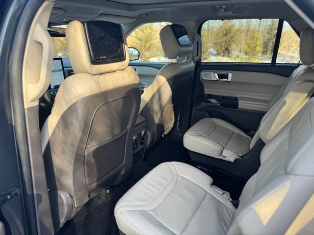 Used 2020 Ford Explorer Platinum w/ Premium Technology Package image 18