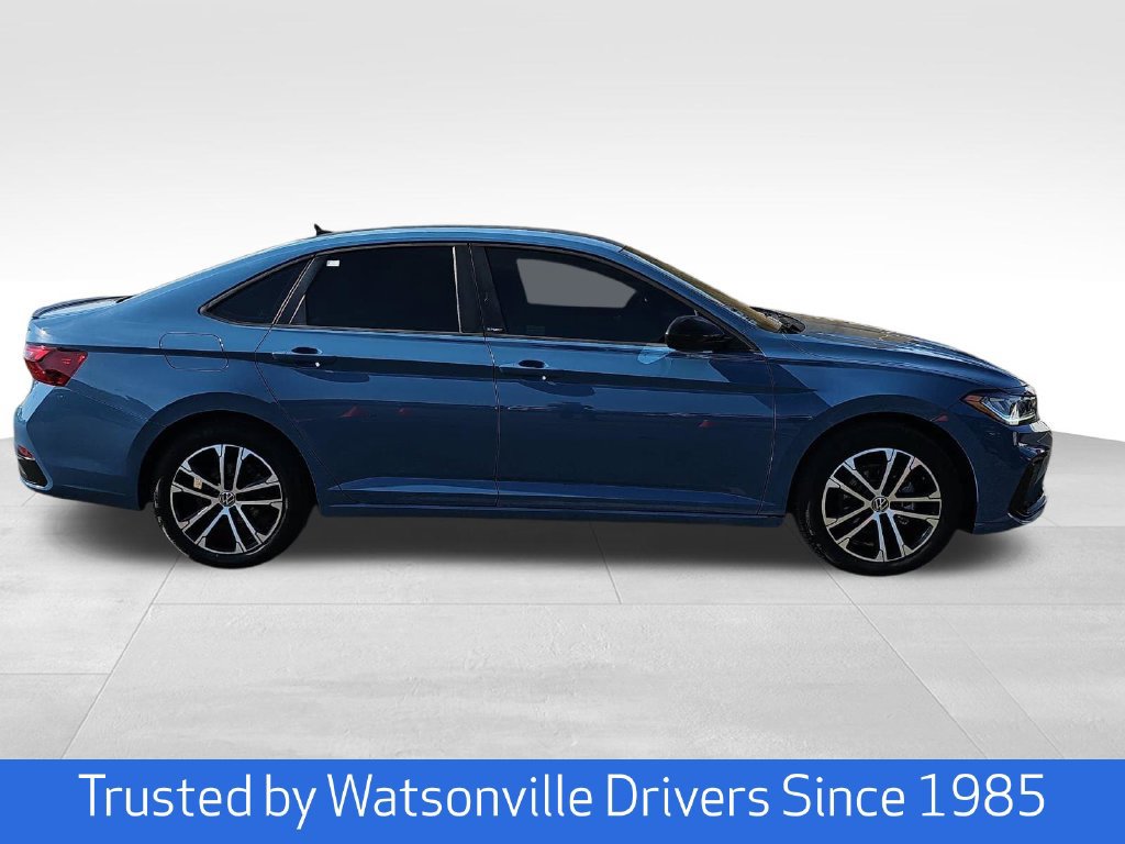 Used 2025 Volkswagen Jetta Sport FWD image 2