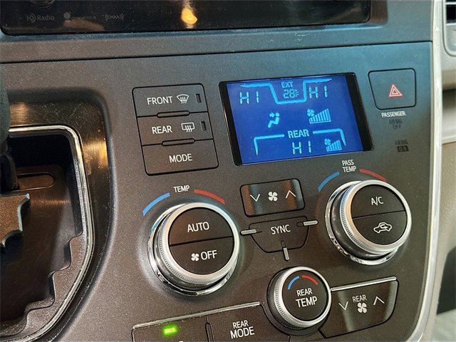 Used 2016 Toyota Sienna LE image 17