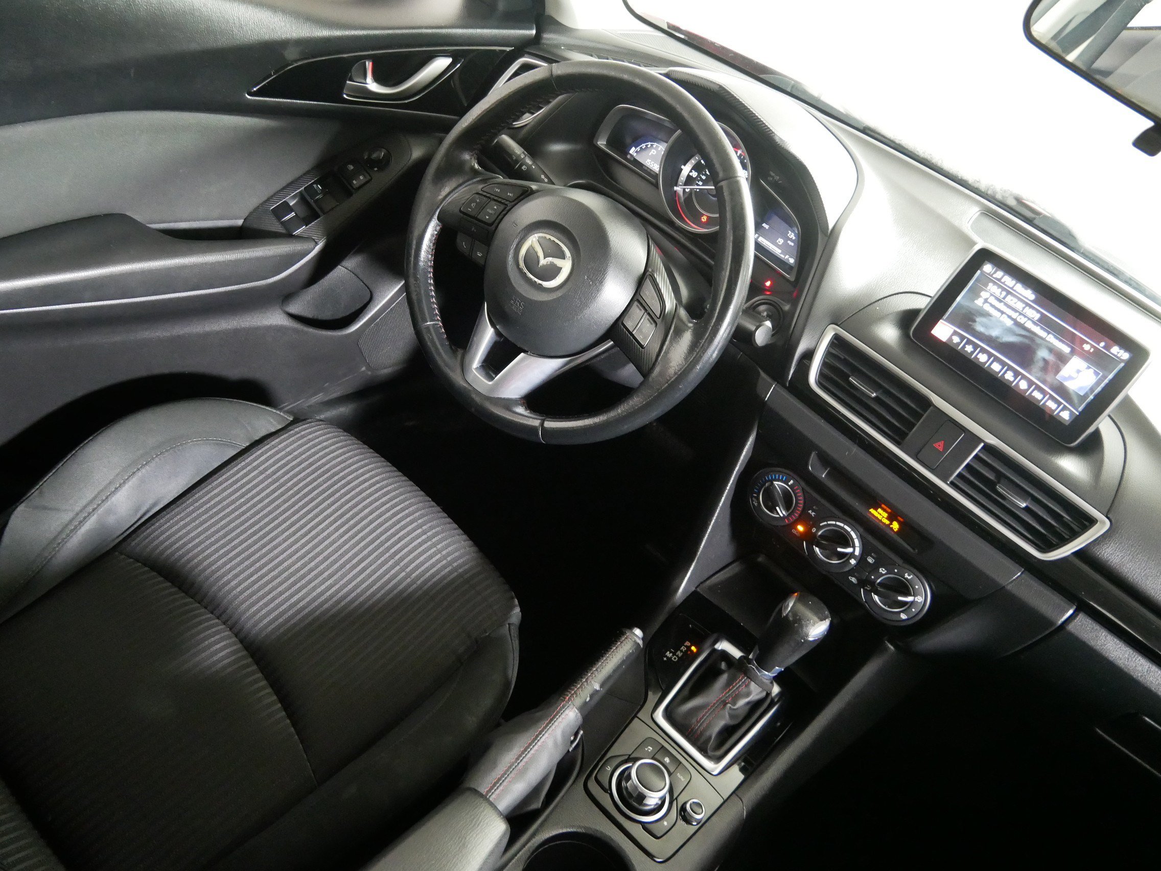 Used 2016 MAZDA MAZDA3 i Touring FWD image 9