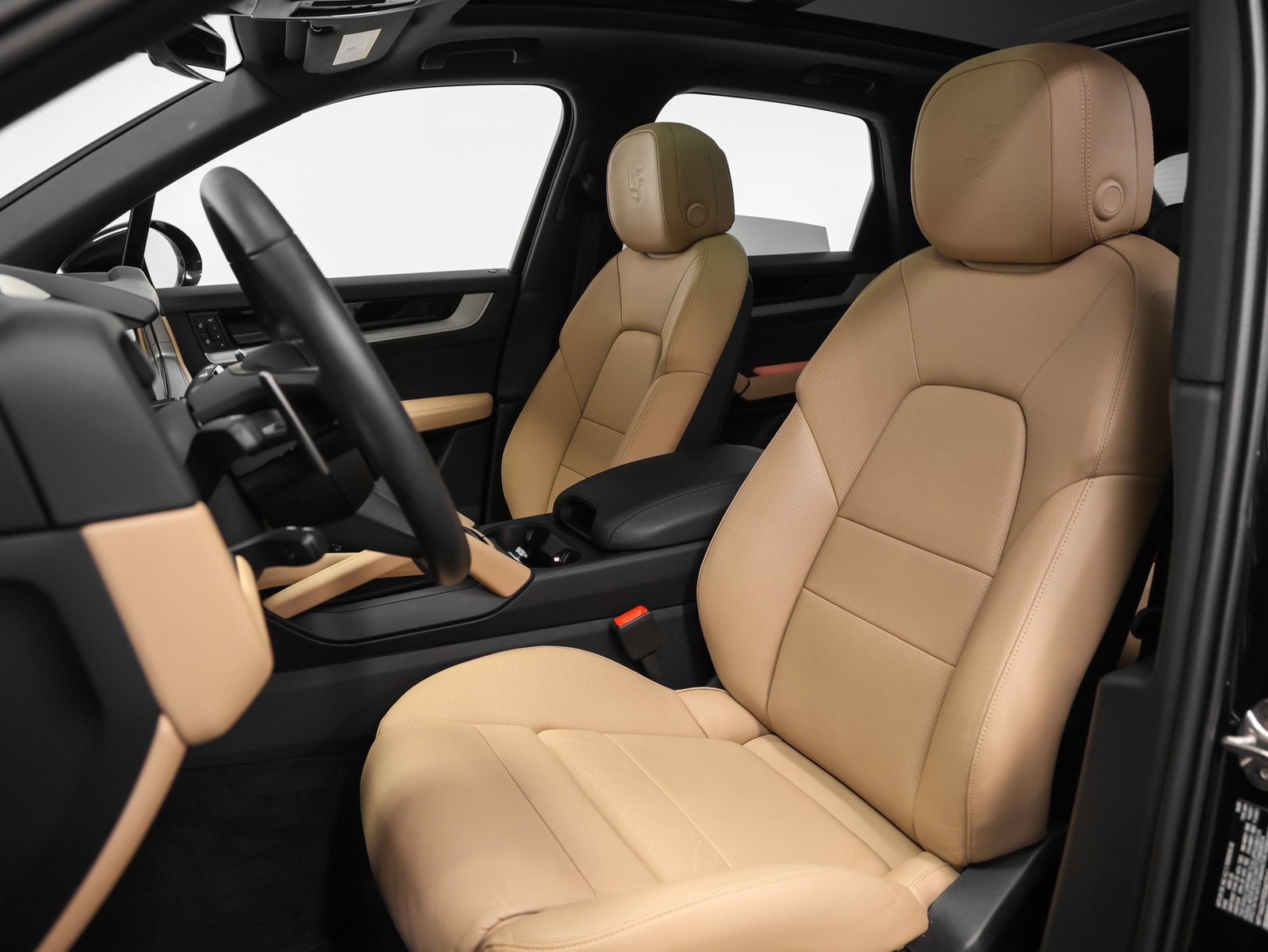 Certified 2025 Porsche Cayenne image 5