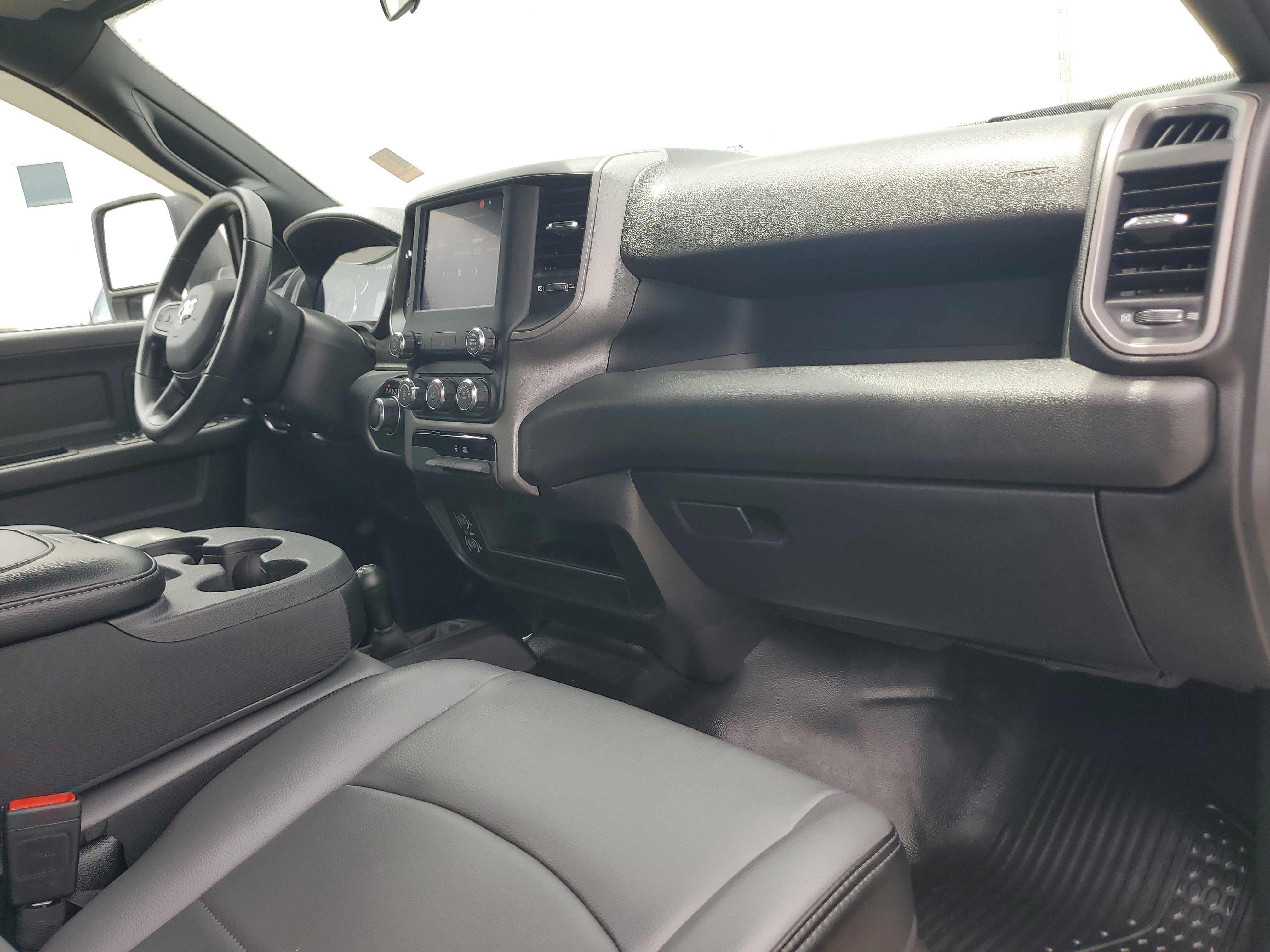 Used 2024 RAM 2500 Tradesman w/ Chrome Appearance Group image 16