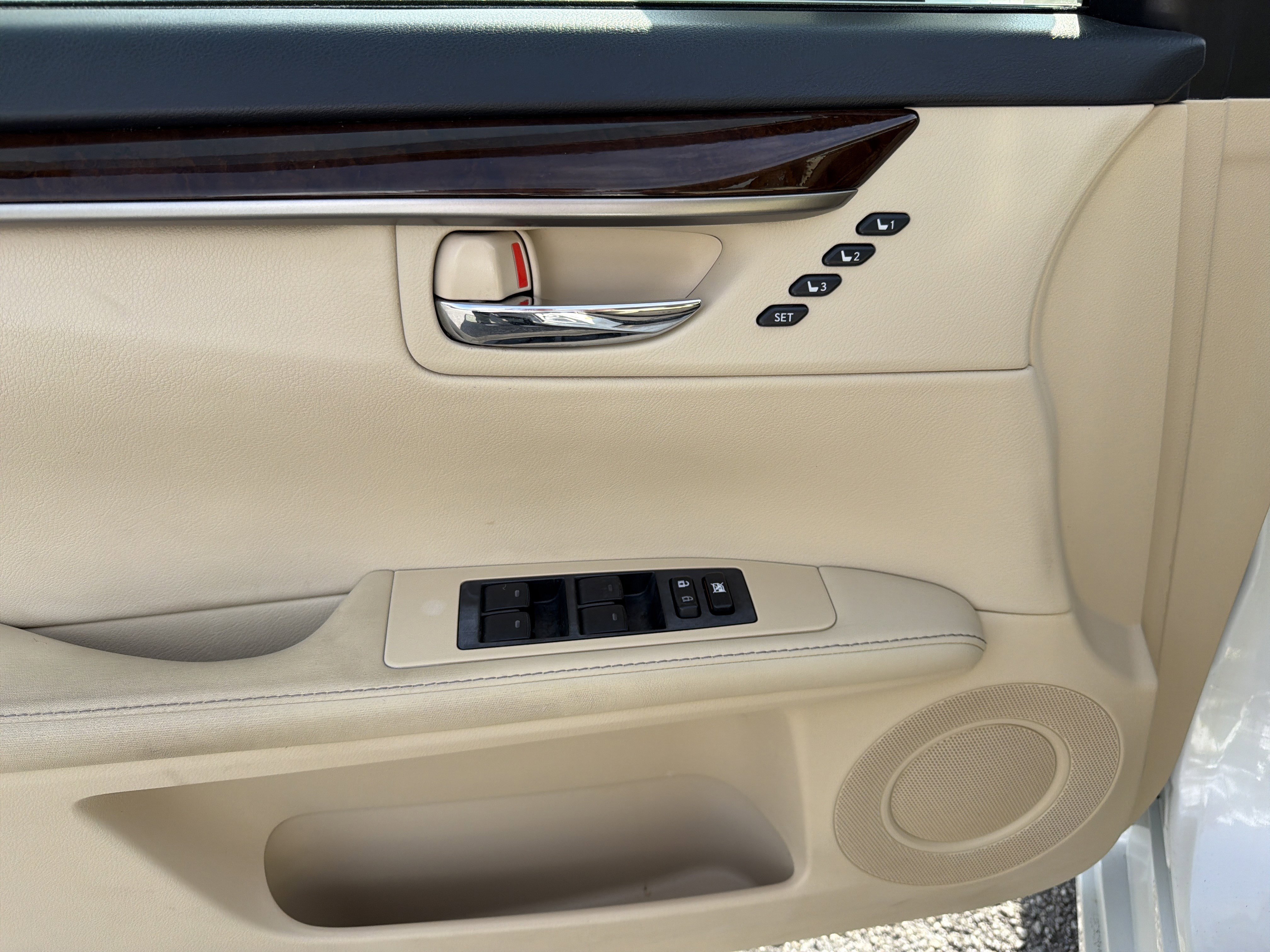 Used 2014 Lexus ES 350 4dr Car w/ Premium Package image 13