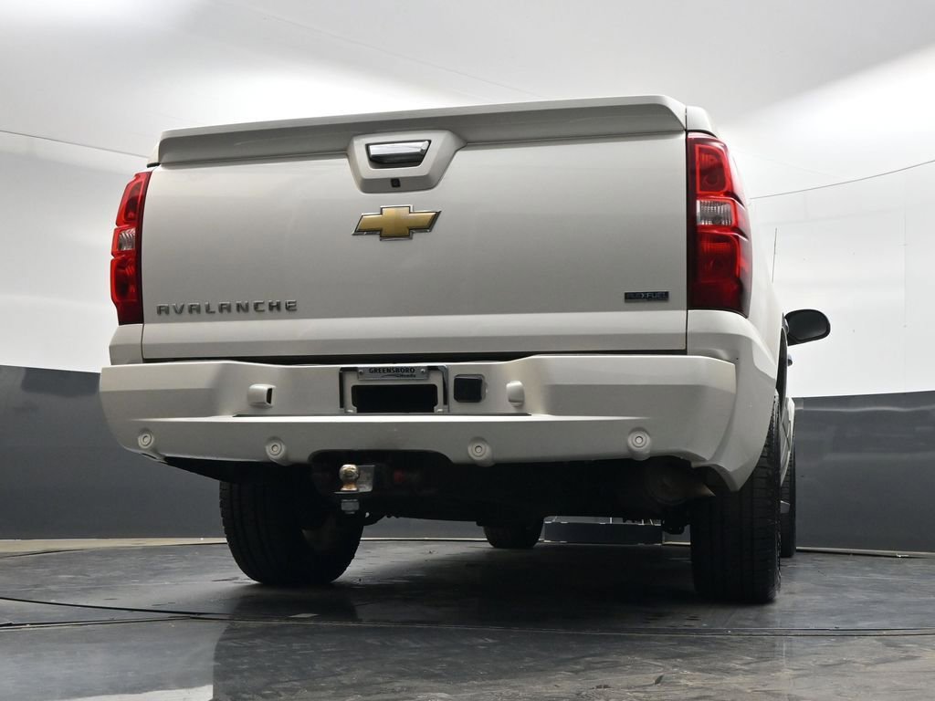 Used 2011 Chevrolet Avalanche LTZ AWD/4WD image 28